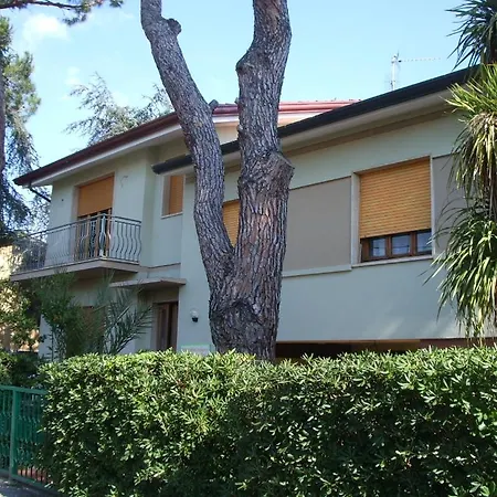 La Casa Nei Pini 2*