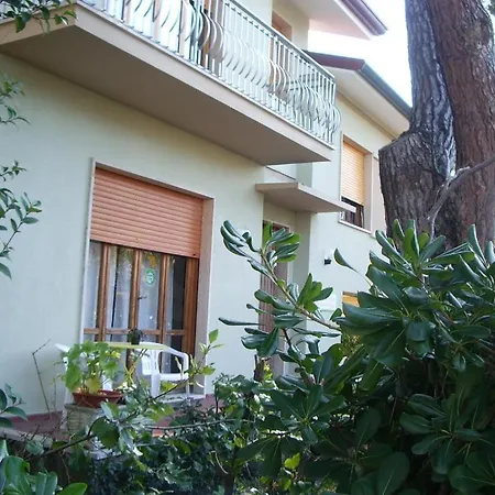 La Casa Nei Pini Oda ve Kahvaltı Viareggio