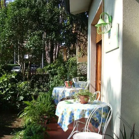 לינה וארוחת בוקר La Casa Nei Pini