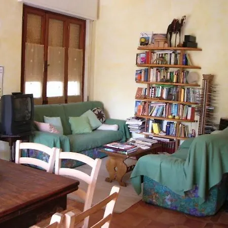 La Casa Nei Pini לינה וארוחת בוקר וירג'יו