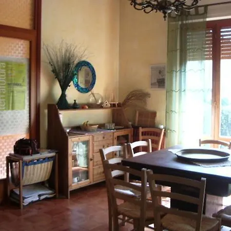La Casa Nei Pini לינה וארוחת בוקר